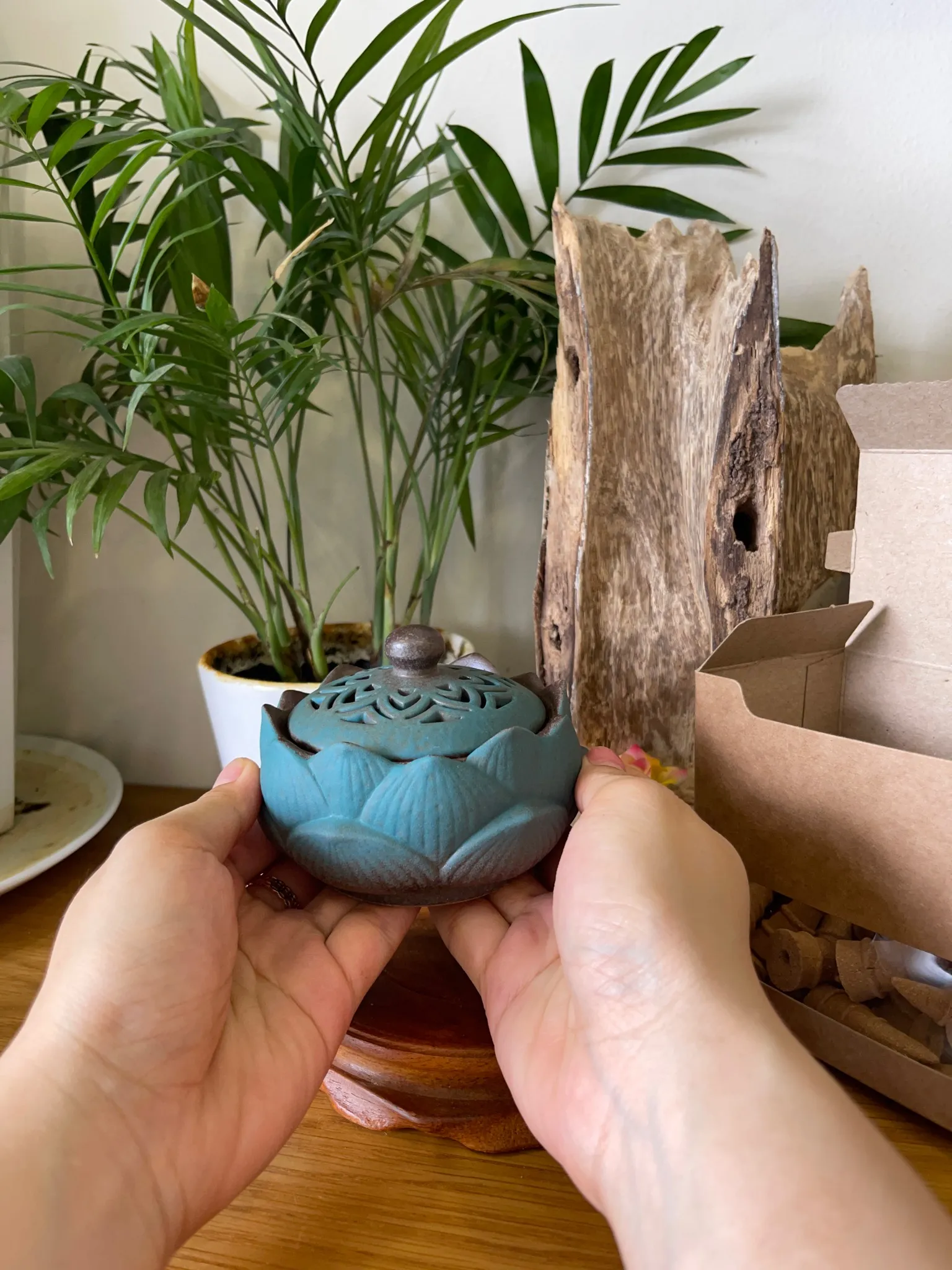 SKY BLUE LOTUS AGARWOOD INCENSE BURNER – PREMIUM CERAMIC OUD BURNER (10.5 CM)